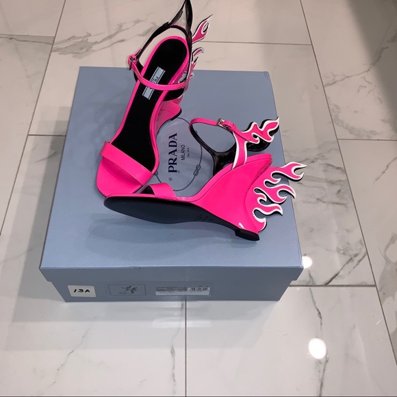 ❗️SOLD❗️Prada Flame heels - Picture 3 of 6